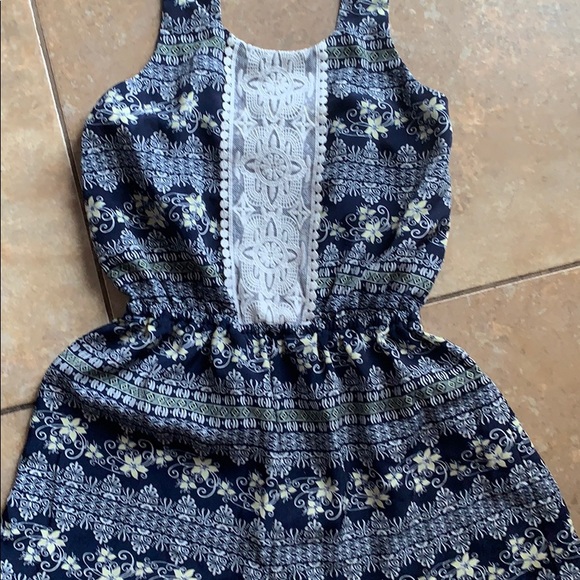 Tops - Picture 2 of 4